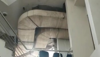 بارش کے بعد اسلام آباد ہائیکورٹ کی نئی عمارت کی چھتیں ٹپکنے لگیں، سائلین مشکلات کا شکار