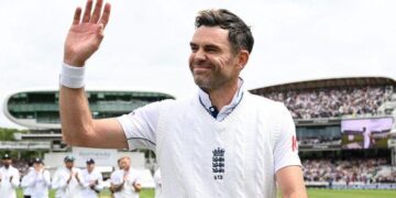 انگلینڈ کے 43 سالہ فاسٹ بولر جیمز اینڈرسن نے ایک مرتبہ پھر ٹی20 لیگ کرکٹ میں واپسی کرلی