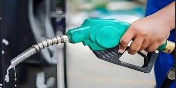 عالمی قیمتوں میں اضافے کے بعد پاکستان میں پیٹرولیم مصنوعات مہنگی ہونے کا امکان