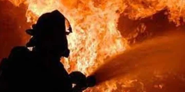 مچھر کالونی میں کباڑ کے گوداموں میں خوفناک آتشزدگی،15 گودام مکمل طور پر جل گئے