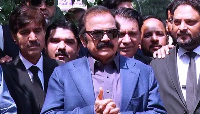 پی ٹی آئی کا احتجاج پُرامن نہ ہوا تو قانون اپنا راستہ اپنائے گا، رانا ثناء اللہ