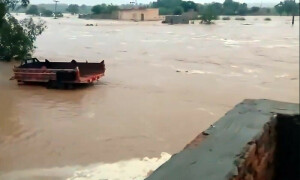 چکوال میں موسلادھار بارشوں سے تباہی، تین ڈیموں کے بند ٹوٹ گئے، سیلابی ایمرجنسی نافذ