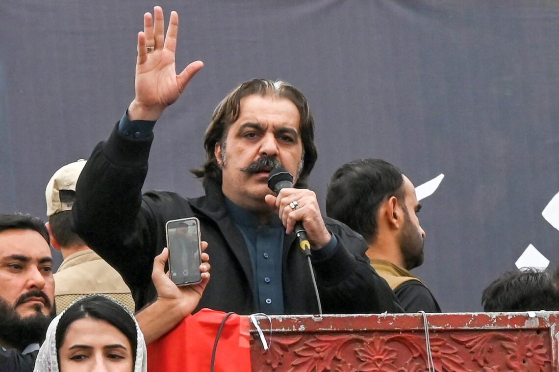 عدالت میں پیشی پر علی امین گنڈاپور کے وارنٹ گرفتاری منسوخ، اسلحہ و شراب کیس کی سماعت ملتوی