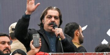 عدالت میں پیشی پر علی امین گنڈاپور کے وارنٹ گرفتاری منسوخ، اسلحہ و شراب کیس کی سماعت ملتوی