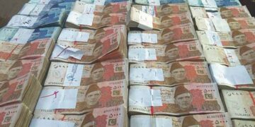 سوا سال میں 11 ہزار ارب کا قرضہ: حکومتی قرضے 76 ہزار ارب روپے تک پہنچ گئے