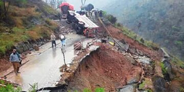 ملک بھر میں مون سون کی شدت، این ڈی ایم اے نے 25 جولائی تک سیلاب، لینڈ سلائیڈنگ اور طغیانی کے خدشات سے خبردار کر دیا