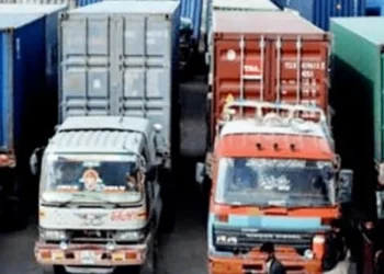 حکومت سے مذاکرات ناکام، گڈز ٹرانسپورٹرز کی غیر معینہ مدت کی ہڑتال چھٹے روز میں داخل — پاک الرٹس: سنسنی نہیں، صرف خبر - PakAlerts.net — قابل اعتماد ڈیجیٹل نیوز پلیٹ فارم عالمی امور، تازہ ترین خبریں, سیاست, ٹیکنالوجی، کھیل، معیشت، تفریح، صحت، تعلیم، اور بہت کچھ ایک جگہ پر۔ پیٹرولیم مصنوعات مہنگی ہونے پر گڈز ٹرانسپورٹرز کا احتجاج، ملک گیر ہڑتال کی دھمکی