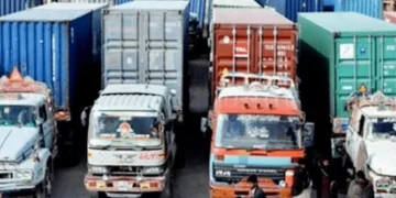 پیٹرولیم مصنوعات مہنگی ہونے پر گڈز ٹرانسپورٹرز کا احتجاج، ملک گیر ہڑتال کی دھمکی