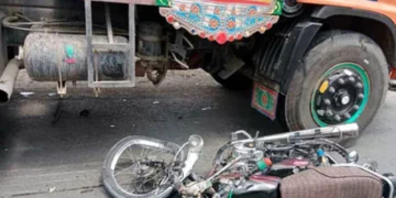 تیز رفتار ٹریلر کی زد میں آکر موٹرسائیکل سوار جاں بحق، ڈرائیور فرار