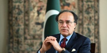 ملکی قرضوں میں 41 فیصد اضافہ ہوا، جلد شرح سود میں کمی، بجلی سستی ہوگی: وزیر خزانہ