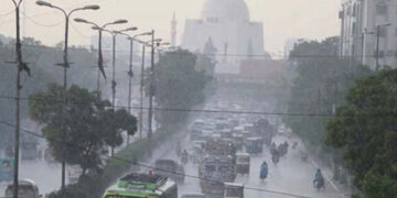 کراچی میں مطلع مکمل ابرآلود، متعدد علاقوں میں ہلکی پھوار اور بوندا باندی سے موسم خوشگوار