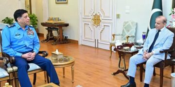 وزیراعظم شہباز شریف سے ایئر چیف مارشل ظہیر احمد بابر سدھو کی ملاقات، پاک فضائیہ کے پیشہ وارانہ امور پر تبادلہ خیال