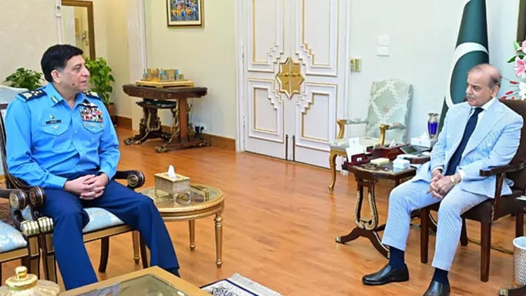 وزیراعظم شہباز شریف سے ایئر چیف مارشل ظہیر احمد بابر سدھو کی ملاقات، پاک فضائیہ کے پیشہ وارانہ امور پر تبادلہ خیال