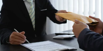 دو ہزار ارب کی کرپشن بے نقاب، بیوروکریٹس، سیاستدان اور ٹھیکیدار نشانے پر