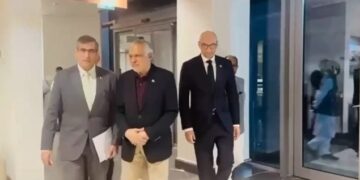 اسحاق ڈار او آئی سی وزرائے خارجہ کونسل کے اجلاس میں شرکت کیلئے سعودی عرب پہنچ گئے