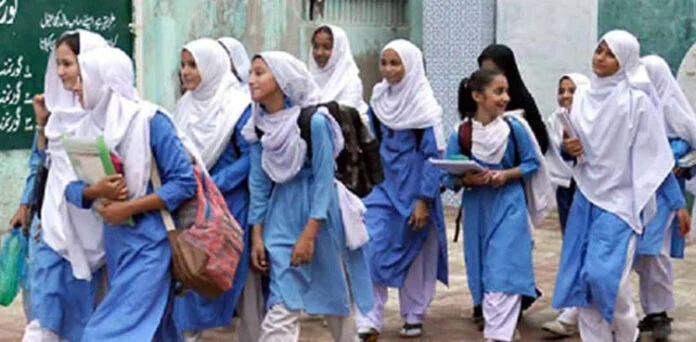 پنجاب میں اسکولوں کی چھٹیوں میں 31 اگست تک توسیع پر غور