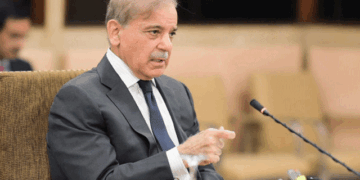 وزیراعظم شہباز شریف کا بارشوں اور سیلابی صورتحال پر سیاسی رہنماؤں سے رابطہ، متاثرین کے لیے وفاقی تعاون کی یقین دہانی