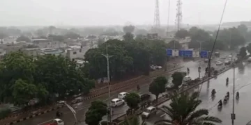 کراچی میں ہلکی بارش، محکمہ موسمیات کی بالائی علاقوں میں موسلادھار بارش کی پیش گوئی