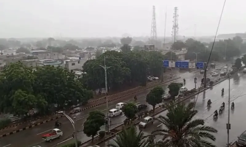 کراچی میں ہلکی بارش، محکمہ موسمیات کی بالائی علاقوں میں موسلادھار بارش کی پیش گوئی