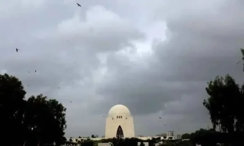 کراچی میں مطلع ابرآلود، بعض علاقوں میں ہلکی بارش سے موسم خوشگوار