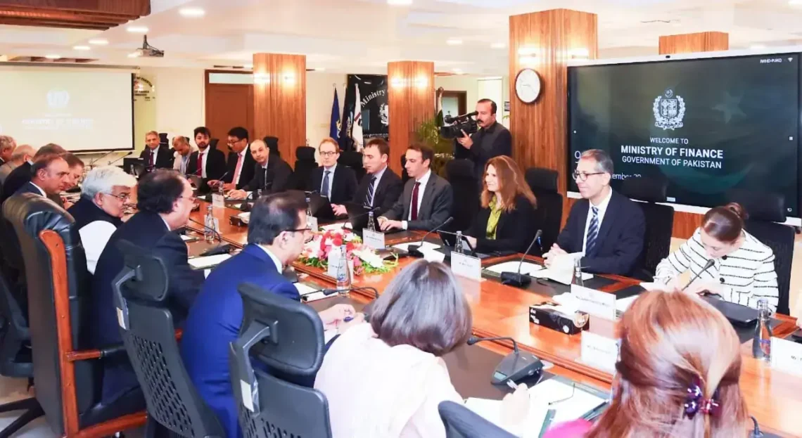 اسلام آباد میں آئی ایم ایف اور پاکستان کے مذاکرات شروع، مالیاتی روڈ میپ اور محصولات پر غور