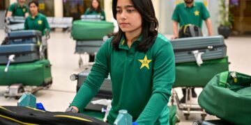 پاکستان ویمنز کرکٹ ٹیم فاطمہ ثنا کی قیادت میں کولمبو پہنچ گئی، ورلڈ کپ کی تیاریاں کل سے شروع