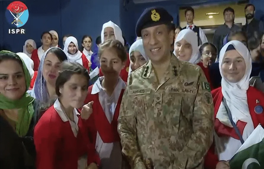 ڈی جی آئی ایس پی آر کا مری کے تعلیمی اداروں کا دورہ، طلبہ سے معلوماتی نشست اور سوال و جواب