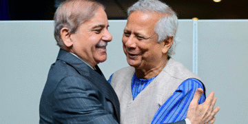 وزیر اعظم شہباز شریف اور بنگلہ دیش کے چیف ایڈوائزر محمد یونس کا تجارت اور علاقائی تعاون بڑھانے پر اتفاق