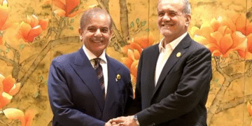 وزیراعظم شہباز شریف اور ایرانی صدر ڈاکٹر مسعود پزشکیان کی ایس سی او اجلاس کے موقع پر ملاقات