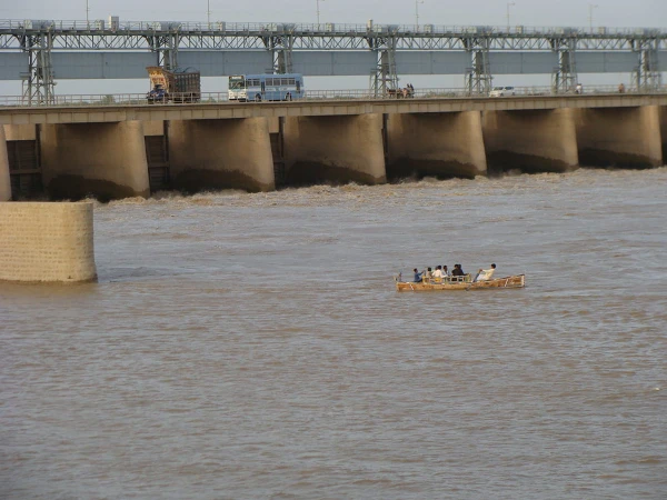 سندھ میں ممکنہ سیلاب کے پیش نظر ایمرجنسی فلڈ مانیٹرنگ سیل متحرک، بیراجوں کی مسلسل نگرانی جاری