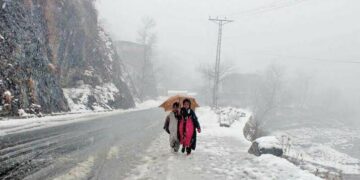 پاکستان میں سخت اور طویل سردی کی پیشگوئی، ماہرین نے اہم احتیاطی تدابیر جاری کردیں