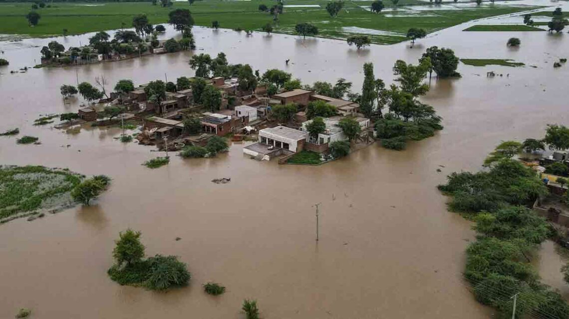 بھارت کے چھوڑے گئے پانی سے جنوبی پنجاب میں تباہی، ستلج، راوی اور چناب میں اونچے درجے کا سیلاب