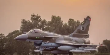 ڈی جی آئی ایس پی آر کا واضح مؤقف: بھارت کوئی پاکستانی طیارہ نہ گرا سکا، پاکستان ہتھیاروں کی دوڑ میں شامل نہیں