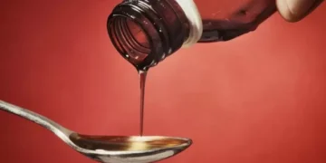 بھارت میں کھانسی کا شربت پینے سے 17 بچوں کی موت، دوا ساز کمپنی کا مالک گرفتار