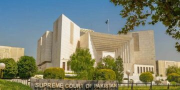 سپریم کورٹ نے پاکستانی خواتین سے شادی کرنے والے افغان مردوں کو شہریت دینے کا فیصلہ معطل کر دیا