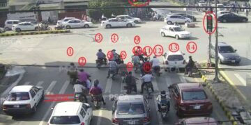 کراچی میں ای چالان نظام مؤثر، چھ گھنٹوں میں ایک کروڑ 25 لاکھ روپے کے چالان