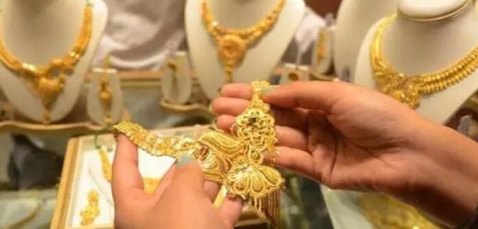 سونے کی عالمی و مقامی قیمتوں میں تاریخ کا سب سے بڑا اضافہ، فی تولہ 4 لاکھ 56 ہزار 900 روپے تک جا پہنچی