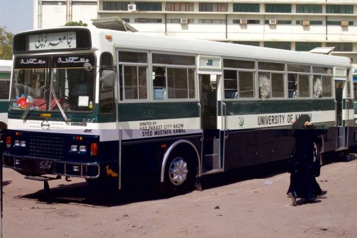جامعہ کراچی میں پوائنٹ بس حادثے میں طالبہ انیقہ سعید جاں بحق، طلبہ کا شدید احتجاج