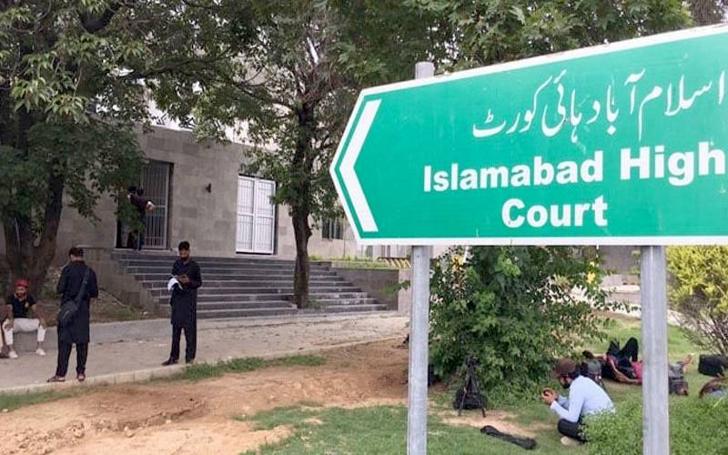 اسلام آباد ہائیکورٹ کا بغیر لائسنس گاڑی چلانے پر فوری مقدمات سے گریز کا حکم، پہلے مرحلے میں جرمانہ اور وارننگ دینے کی ہدایت