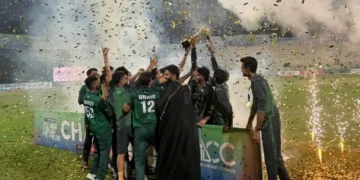پاکستان نے سنسنی خیز مقابلے کے بعد سپر اوور میں بنگلہ دیش کو شکست دے کر ایشیا کپ رائزنگ اسٹارز جیت لیا