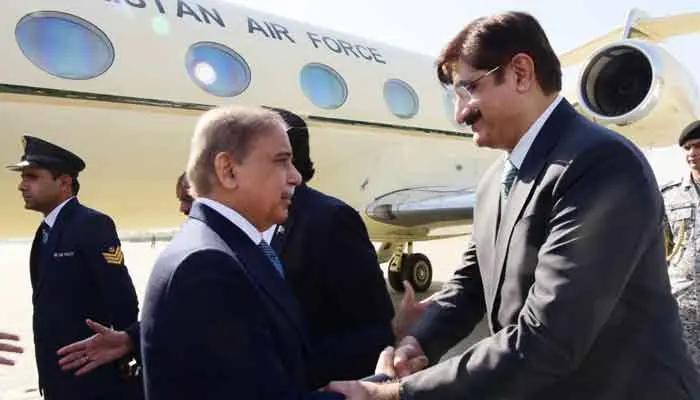 وزیرِ اعظم شہباز شریف ایک روزہ دورے پر کراچی پہنچ گئے