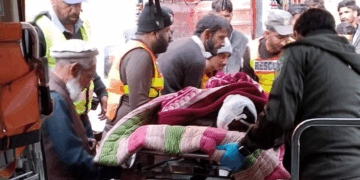 ایبٹ آباد میں مسافر وین کھائی میں جا گری، باپ بیٹے سمیت 5 افراد جان کی بازی ہار گئے