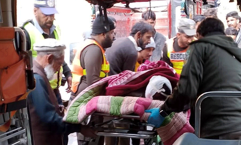 ایبٹ آباد میں مسافر وین کھائی میں جا گری، باپ بیٹے سمیت 5 افراد جان کی بازی ہار گئے