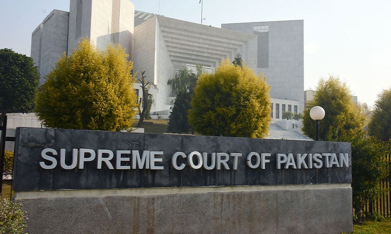 سپریم کورٹ میں سماعت کے دوران جسٹس ہاشم کاکڑ اور ڈی آئی جی ہیڈ کوارٹر کے درمیان دلچسپ مکالمہ، کمرۂ عدالت میں قہقہے