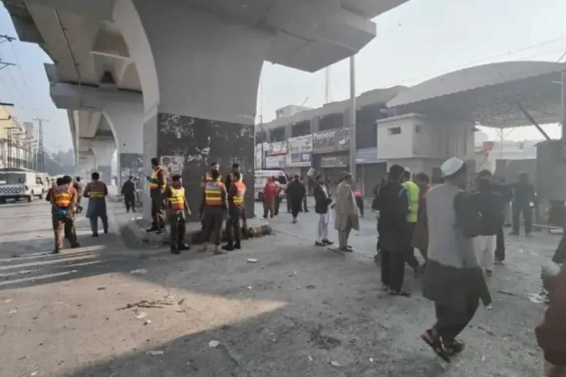 پشاور: ایف سی ہیڈ کوارٹرز پر خودکش حملہ ناکام، 3 دہشت گرد ہلاک