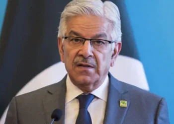 عمران خان کو نجی اسپتال منتقل کرنے پر خواجہ آصف کے تحفظات، حکومتی مؤقف عدالت میں پیش کرنے کا عندیہ — پاک الرٹس: سنسنی نہیں، صرف خبر - PakAlerts.net — قابل اعتماد ڈیجیٹل نیوز پلیٹ فارم عالمی امور، تازہ ترین خبریں, سیاست, ٹیکنالوجی، کھیل، معیشت، تفریح، صحت، تعلیم، اور بہت کچھ ایک جگہ پر۔ وزیر دفاع خواجہ آصف کا بھارت سے جاری کشیدگی پر انتباہ، خطے میں امن کو غیر مستحکم قرار دے دیا