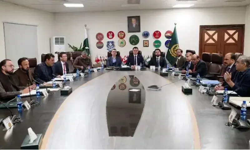 وفاقی حکومت کا جعلی دستاویزات پر بیرونِ ملک سفر کرنے والوں کے خلاف سخت کریک ڈاؤن تیز کرنے کا فیصلہ