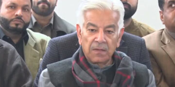 عمران خان بھارت سے جنگ کے دوران بھی غلط زبان استعمال کرتے رہے:وزیرِ دفاع