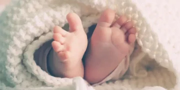 میانوالی میں والدین کا مبینہ طور پر 2 ماہ کی بیٹی کو قتل، باپ گرفتار، والدہ کی تلاش جاری