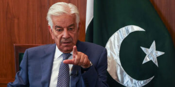 جنرل باجوہ نے فیلڈ مارشل سید عاصم منیر کی تعیناتی رکوانے کے لیے دباؤ اور دھمکیاں دیں، خواجہ آصف